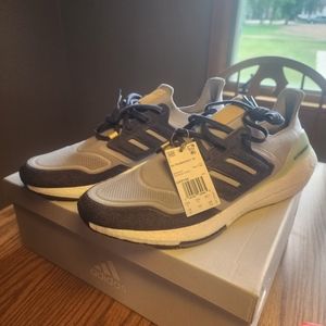 Adidas Ultraboost 22 size 14